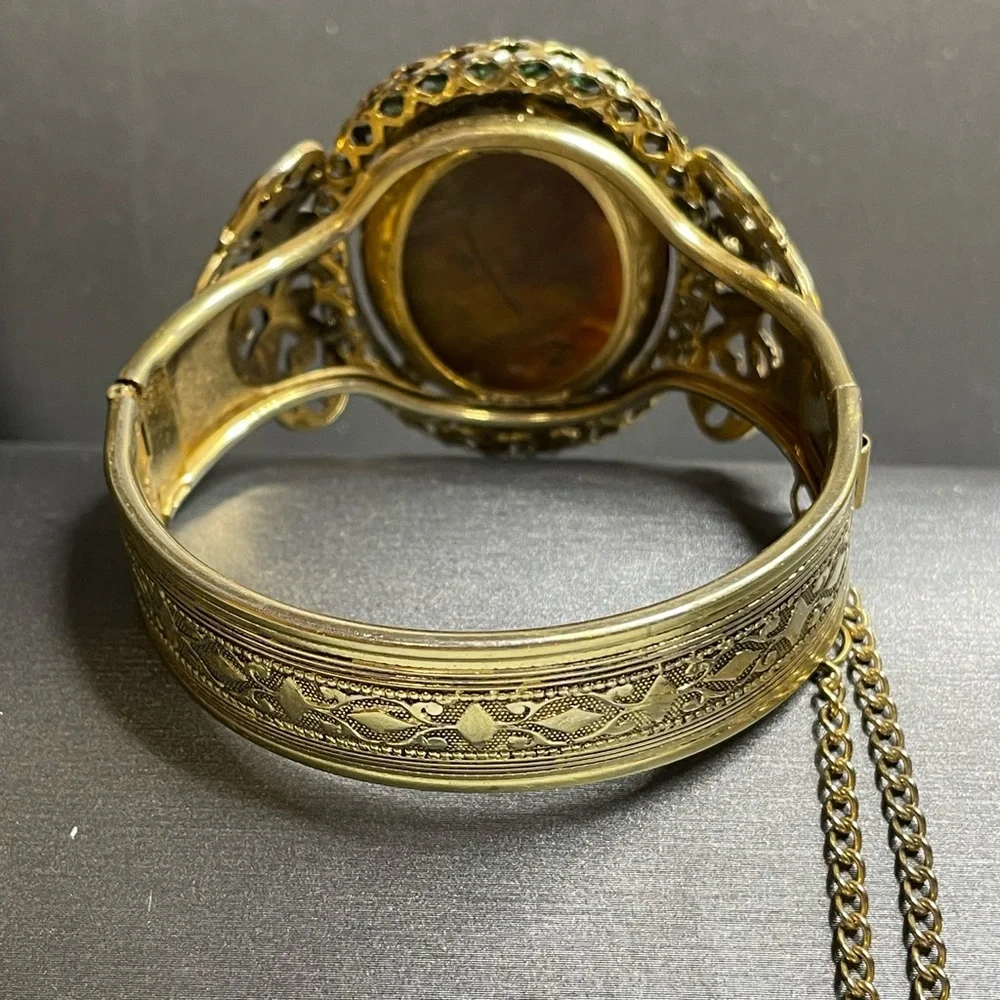 Vintage 40mm Agate Locking Cuff Bracelet  Safety Chain Victorian Look Brass Sz 7 - Picture 2 of 11